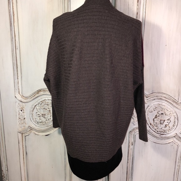 Color Block V Neck Mid Sleeve Tunic Sweater Size Small - Picture 8 of 11